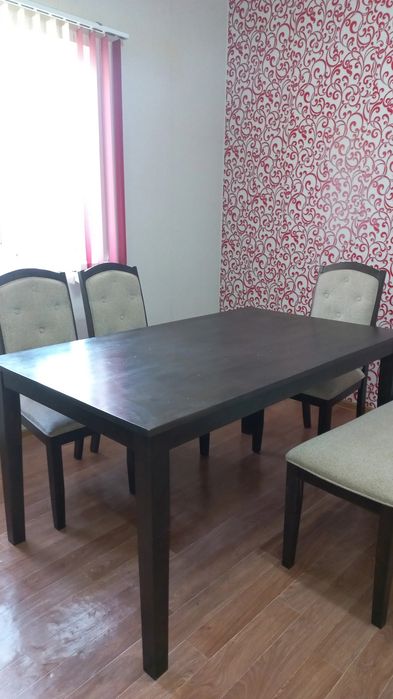 Продам кухонный стол со стульями