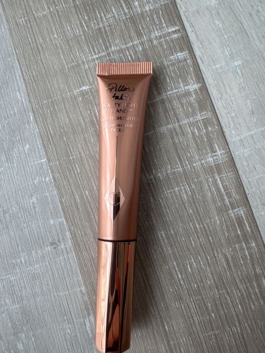 Charlotte Tilbury beauty light wand