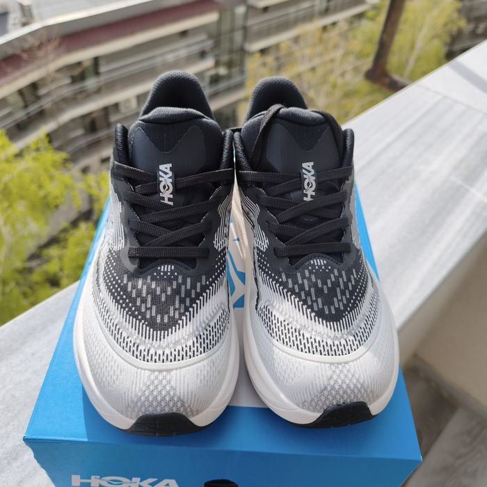 Hoka Skyflow in Black-White 42-43-44