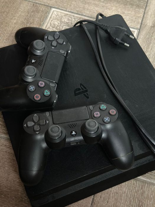 Продам Playstation 4, торг есть