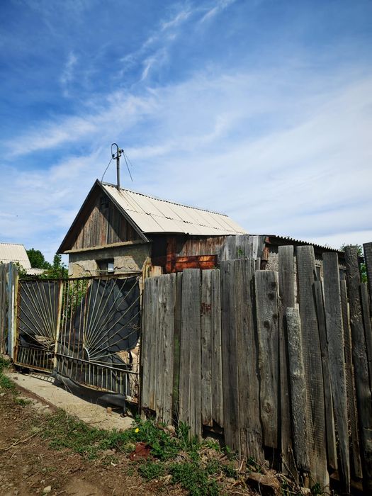 Продам дачу на Спутнике город Сатпаев.  Недорого.