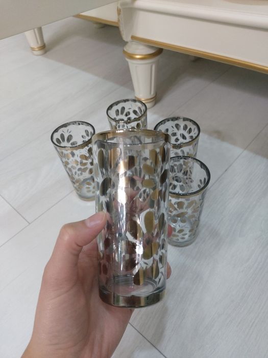 Золотистые стаканы