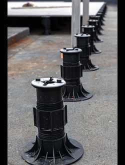 Регулируемые опоры для лаг и плитки HILST