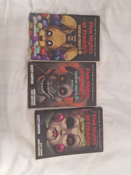 Cărți five nights at freddy's