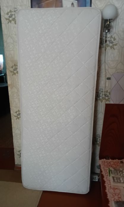 Односпальный матрас б/у