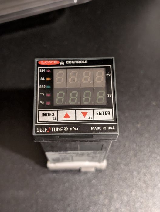 Controler de temperatură Love Controls Self Tune Plus USA