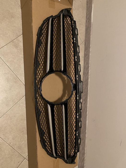 Решетка за С клас Мерцедес Бенц  нова
