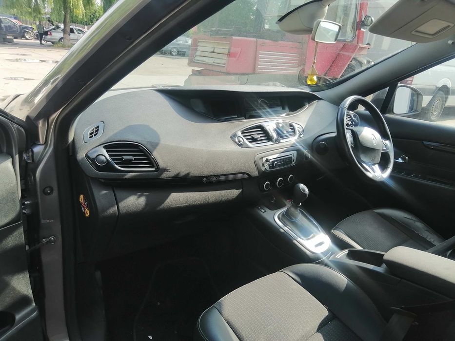 Dezmembram Renault Scenic