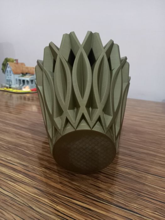 Декоративная ваза