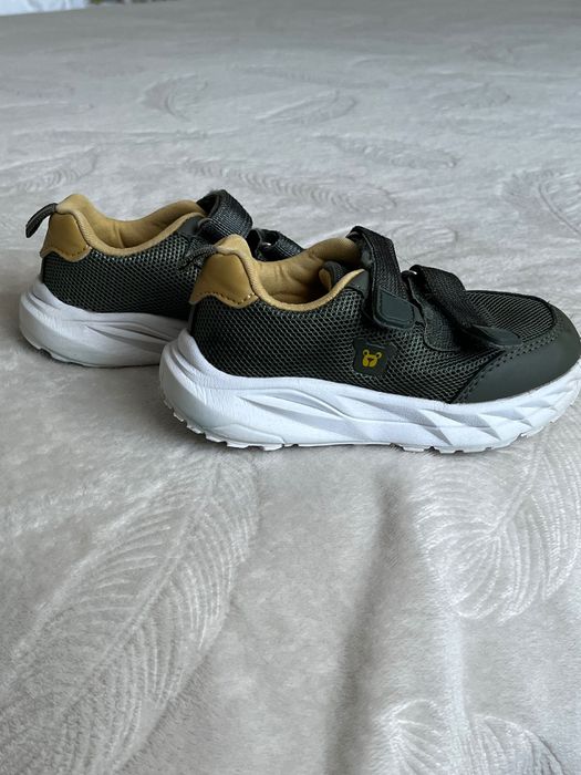 Продам детскую обувь