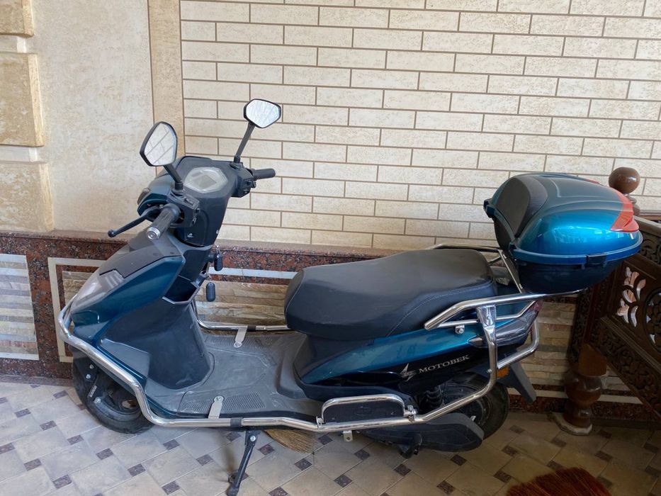 Elektroskuter moped