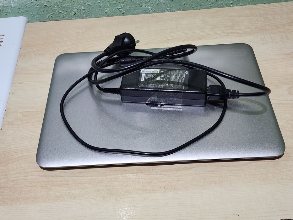 Nootbook HP core5 SSD 10 marta kuchaytirlgan ogir programmalar kotarad