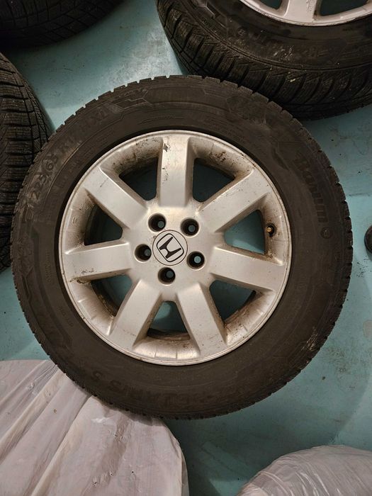 Джанти с зимни гуми за crv 3 17''