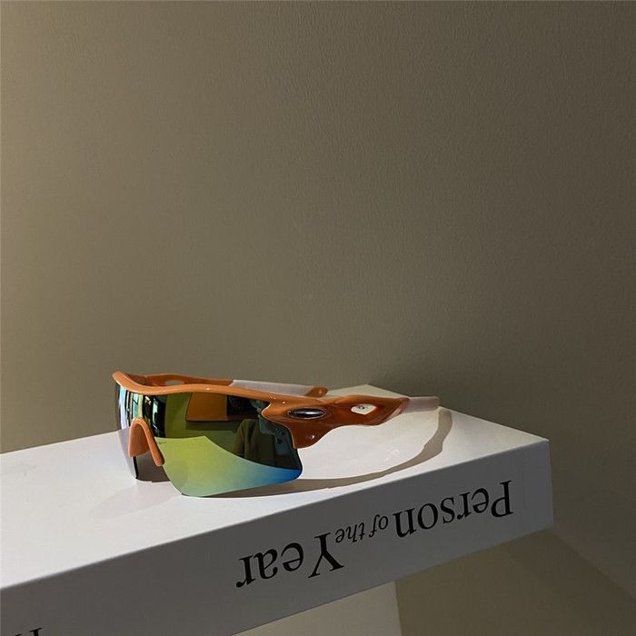 Отличные спортивные очки