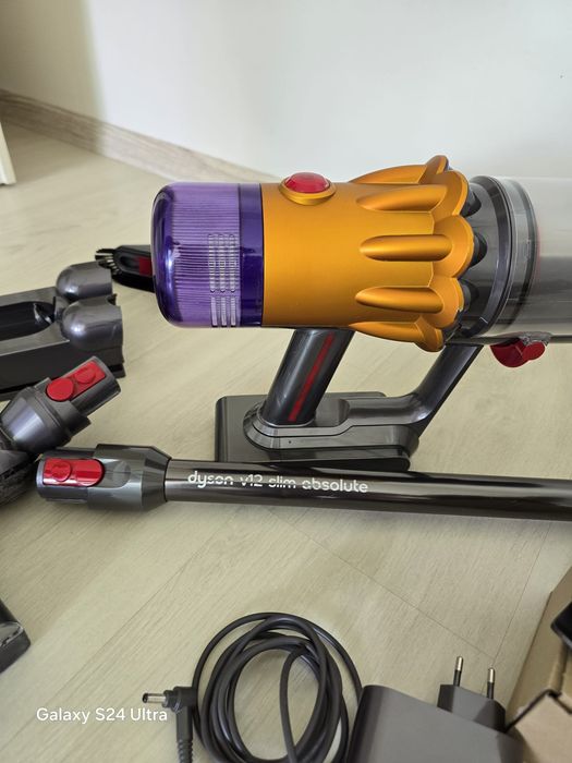 Вертикална прахосмукачка Dyson V12 slim absolute