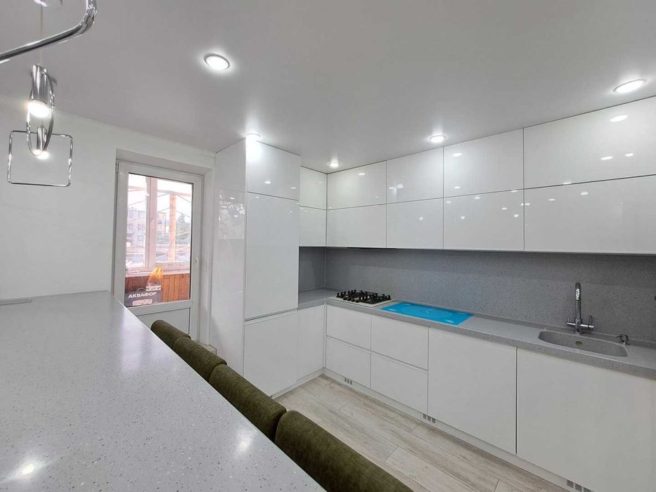 Продам 3 ком кв центре