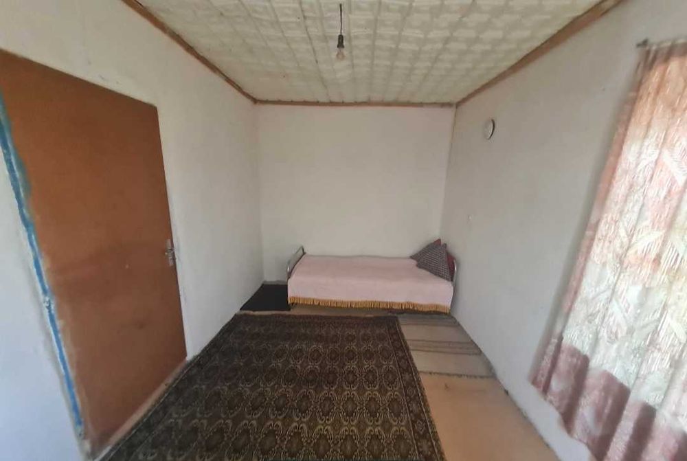 Двуетажна къща в село Долна Липница