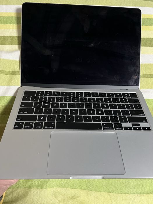 Macbook mod a2681 като нов