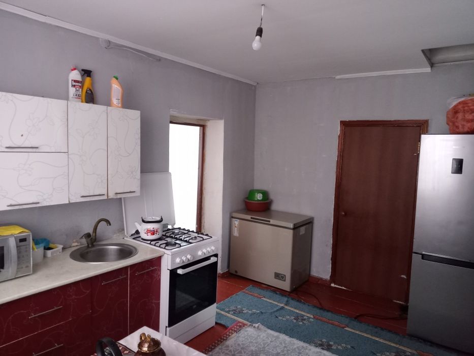 Продам дом в среднем состояние.