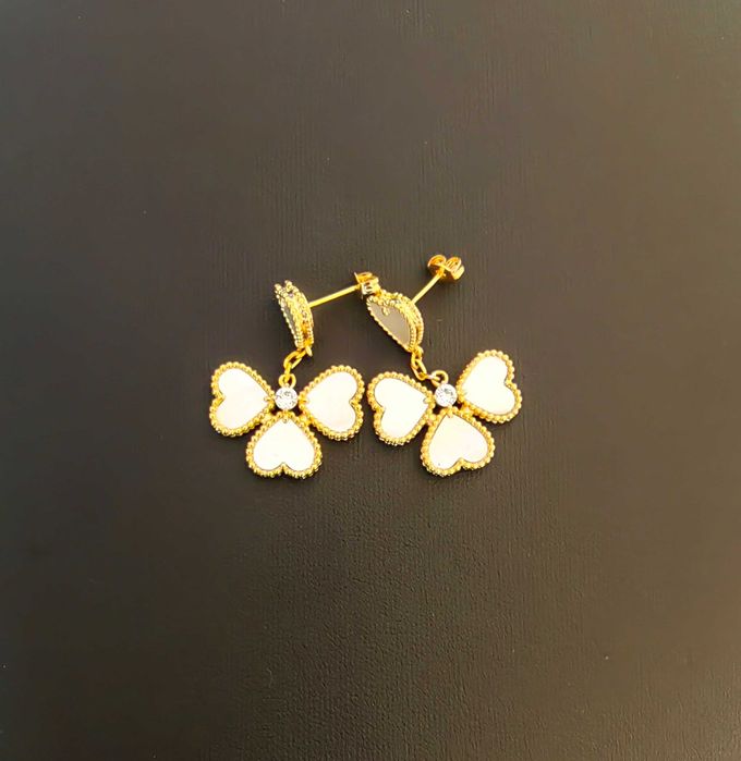 Van Cleef & Arpels VCA Sweet Hearts earrings, дамски обеци от седеф