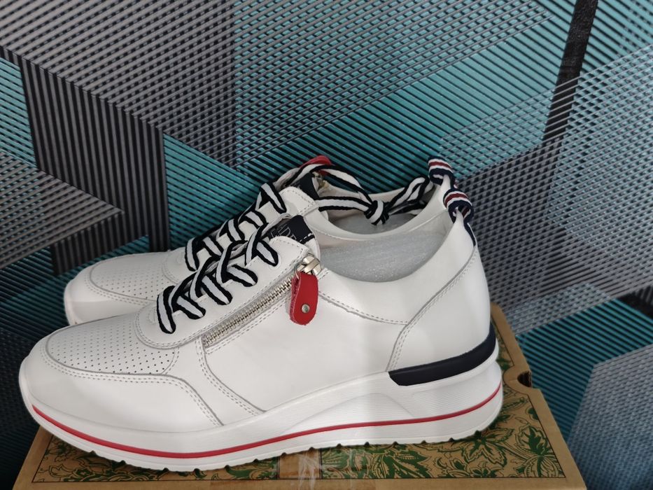 Продам кросовки новые