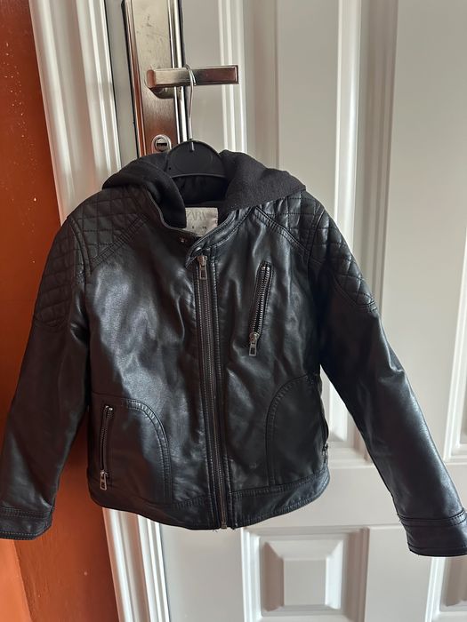 Кожено яке с качулка за 6 годишни