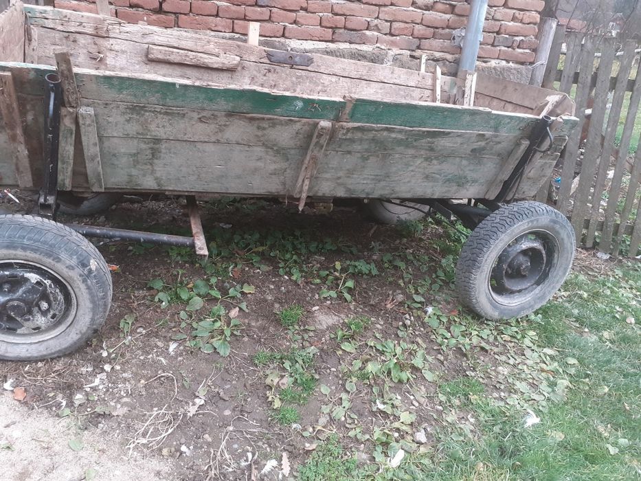 Vând două căruțe ușoare preț 1500 leii mai mult detalii la telefon preț 1500