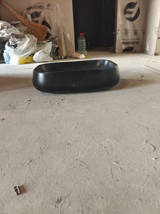 Раковина черная крутая