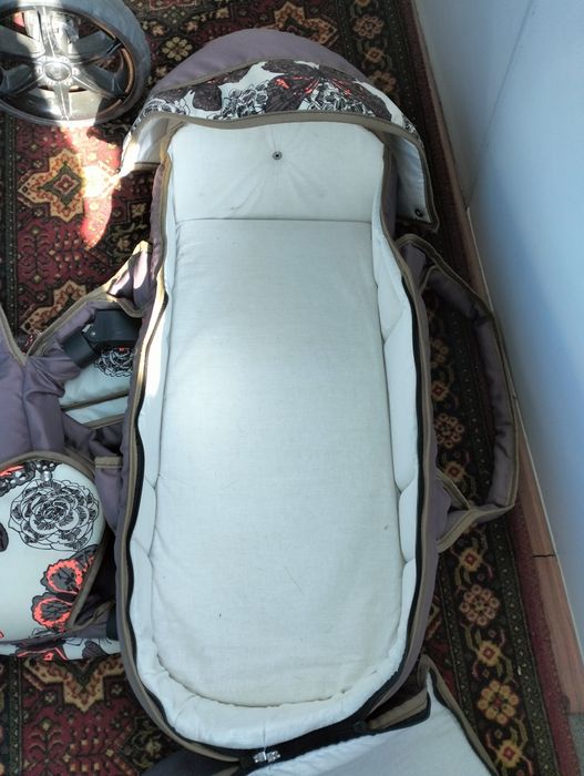 Продаю  коляску все сезонка