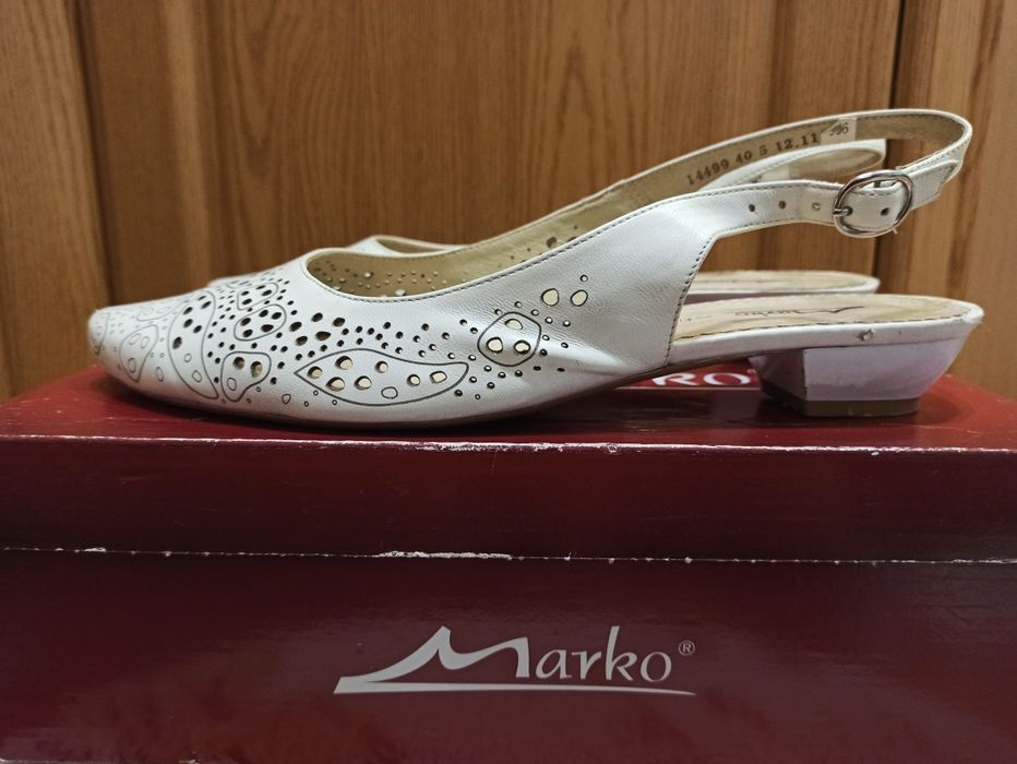 Продам босоножки