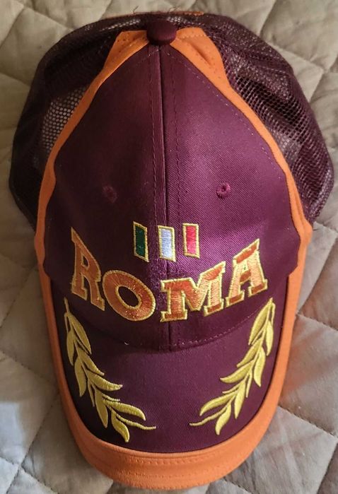Нова фенска шапка на Roma