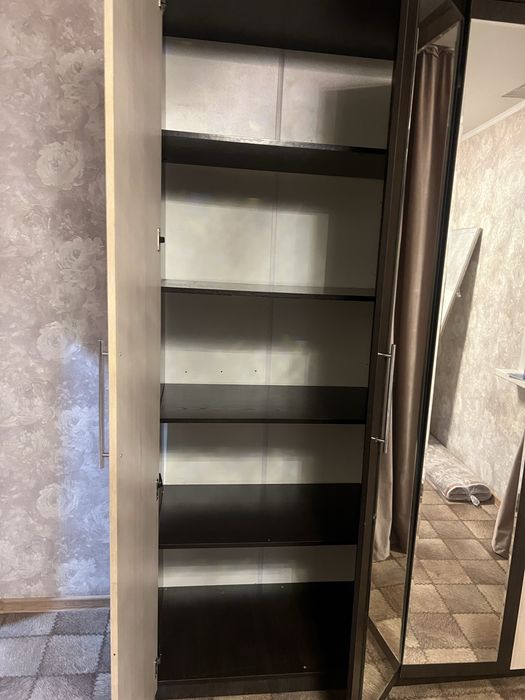 Продаю шкаф спальный
