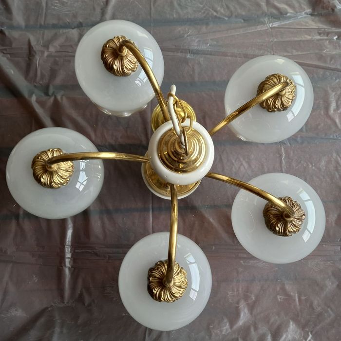 Полилей за таван