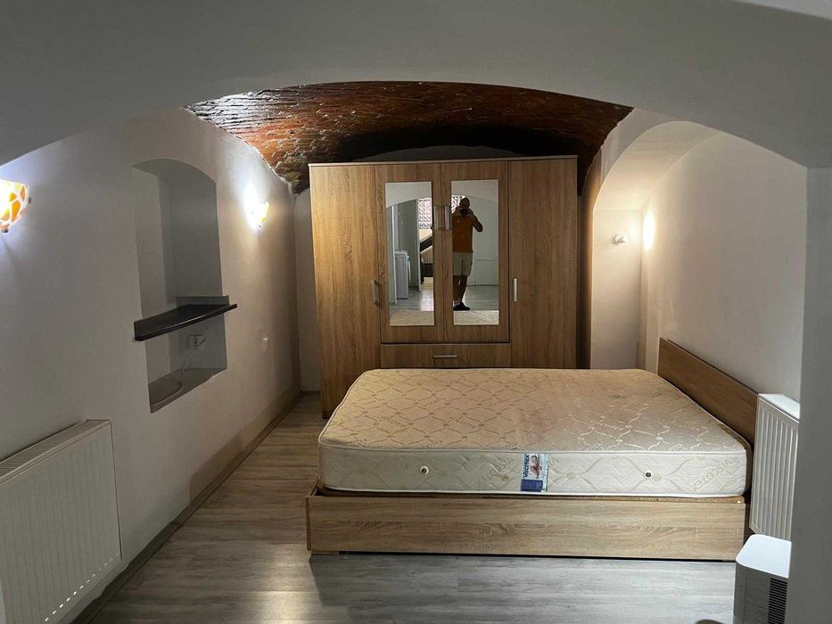 Apartament de inchiriat central cu parcare inclusa