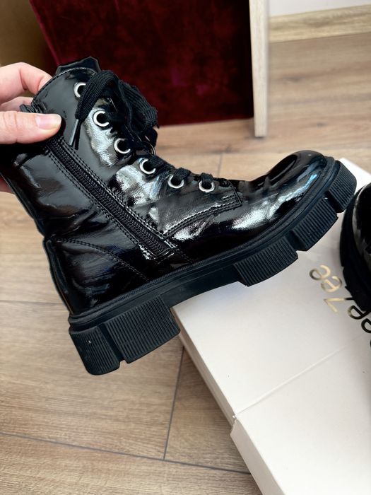 Лакирани ботушки за момиче