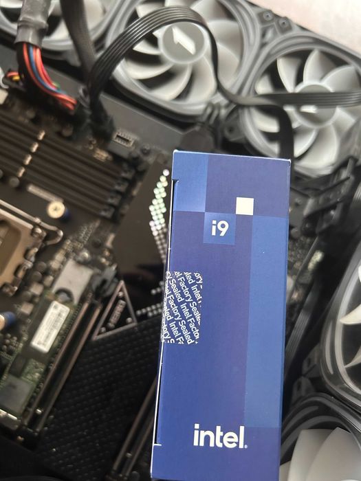 i9 13900KF nou si Placa Asus ROG Maximus Z690 Hero