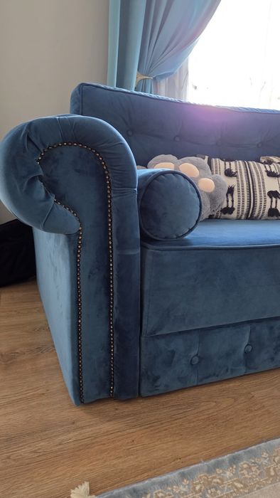 Vand canapea Chesterfield 2500 lei