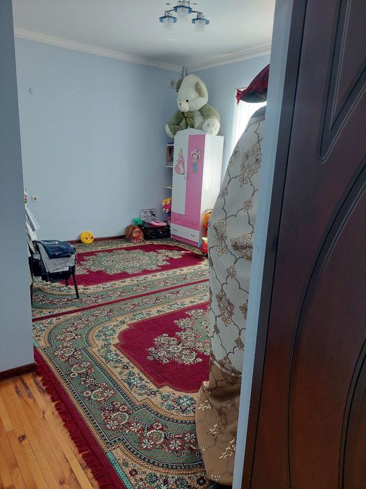 Jizzax shahar qoq markazida Stadion koʻchada 5 xonali uy srochne sotil