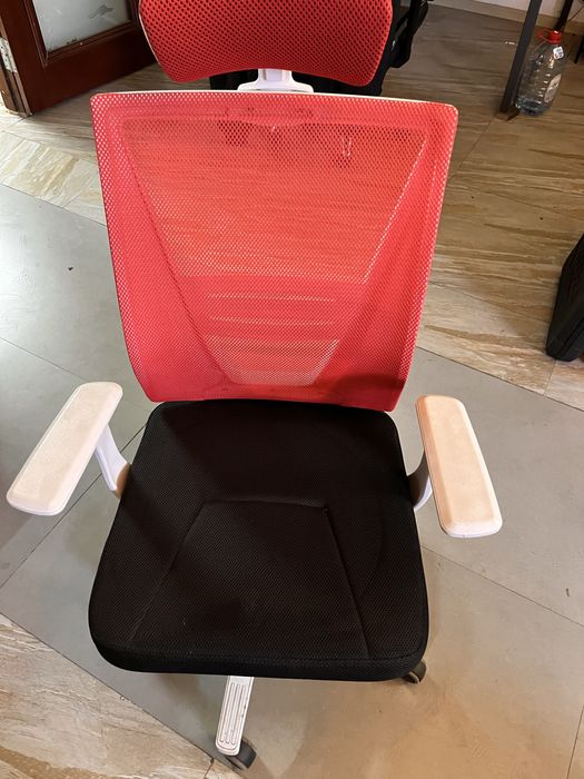 Офисное кресло.
