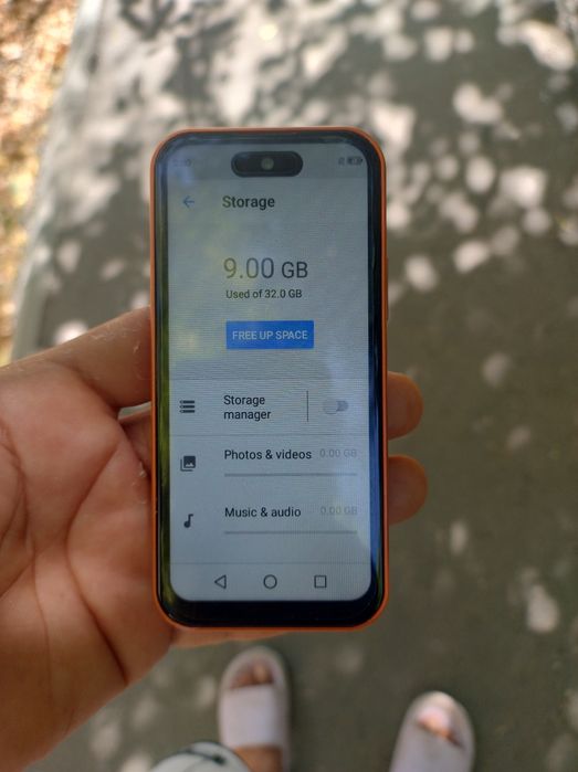 Vând tel calus model iPhone 17 mini