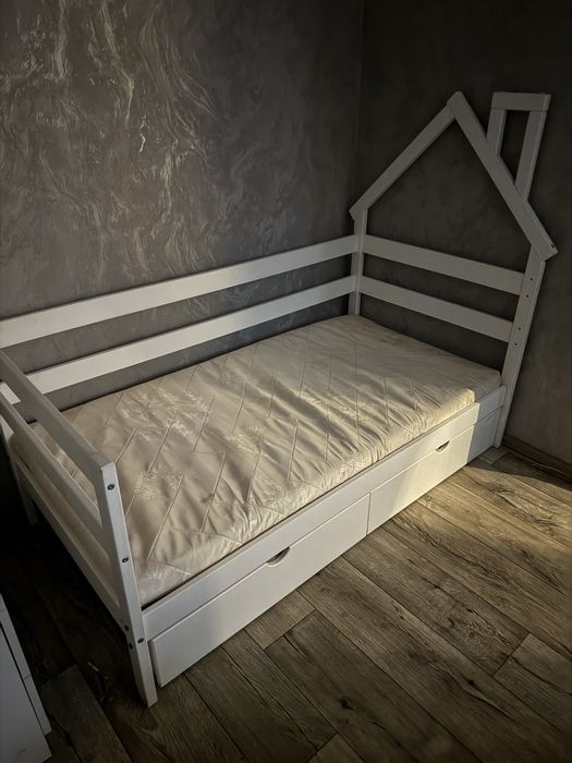 Продам кровать детскую