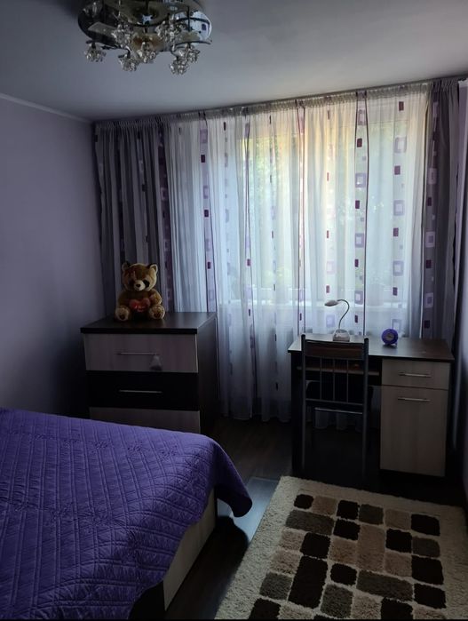 Apartament 3 camere decomandat.