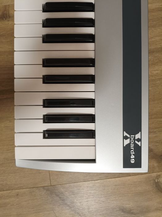 Продавам миди клавиатура