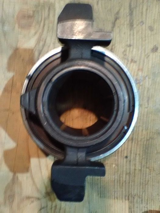 Продам выжимной подшипник автомобиля МАЗ.