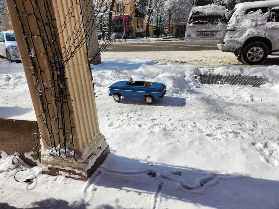 педальный автомобиль