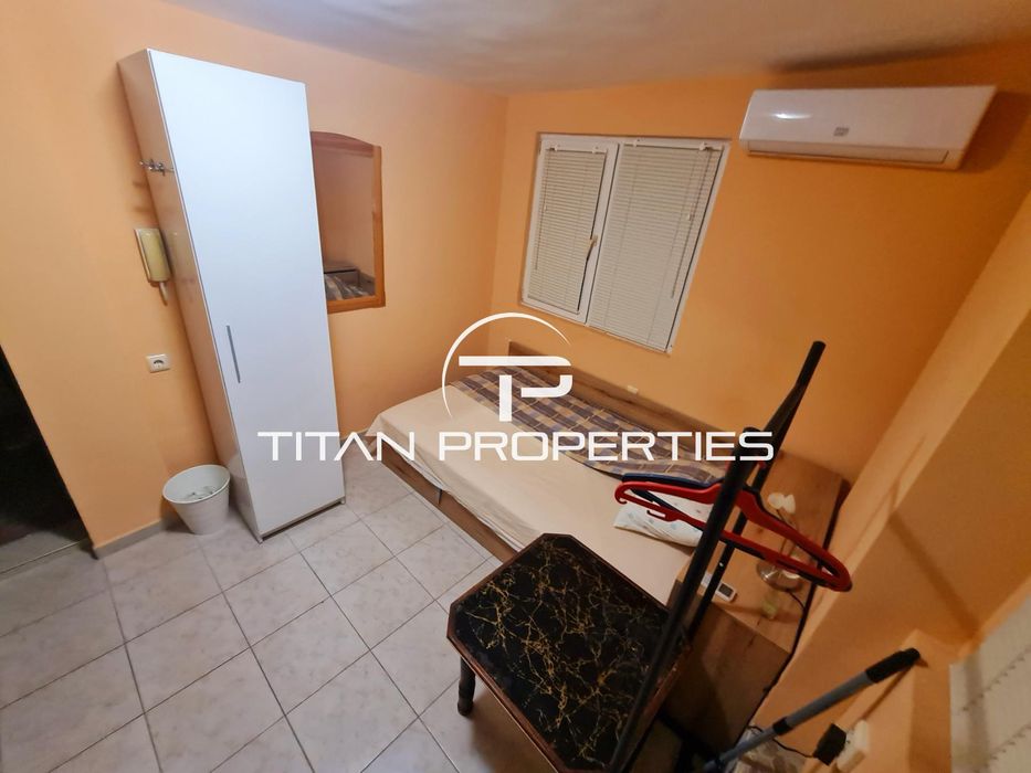 Дава се под наем Едностаен апартамент в Бургас, Център - 20 кв.м за 178.5 € - Снимка #1