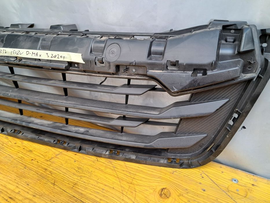 Грил решетка Isuzu  D-Max 3 2020г