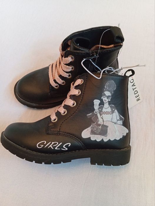 Продается детские кроссовки