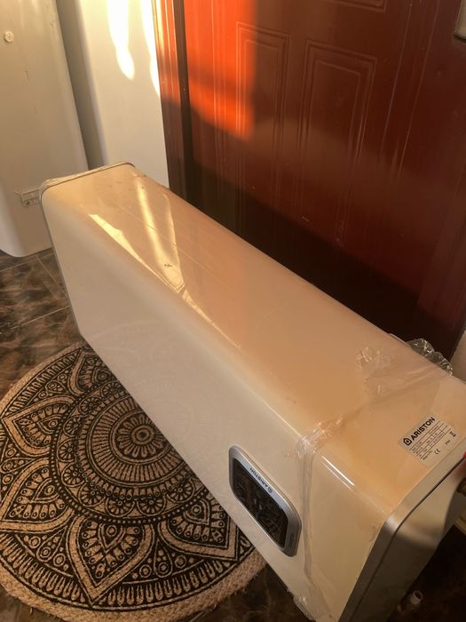 Vand boiler Ariston 80l cu aspect de centrala termica