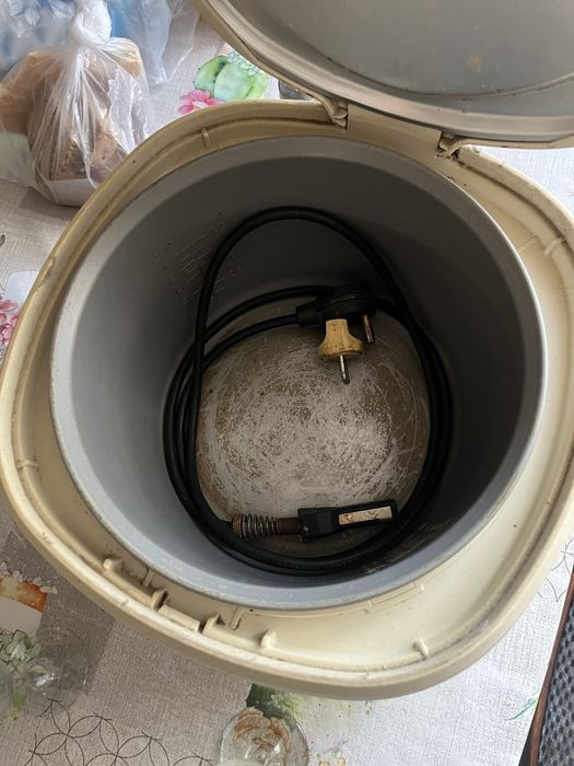 Продам б у Рисоварку в хорошем состоянии